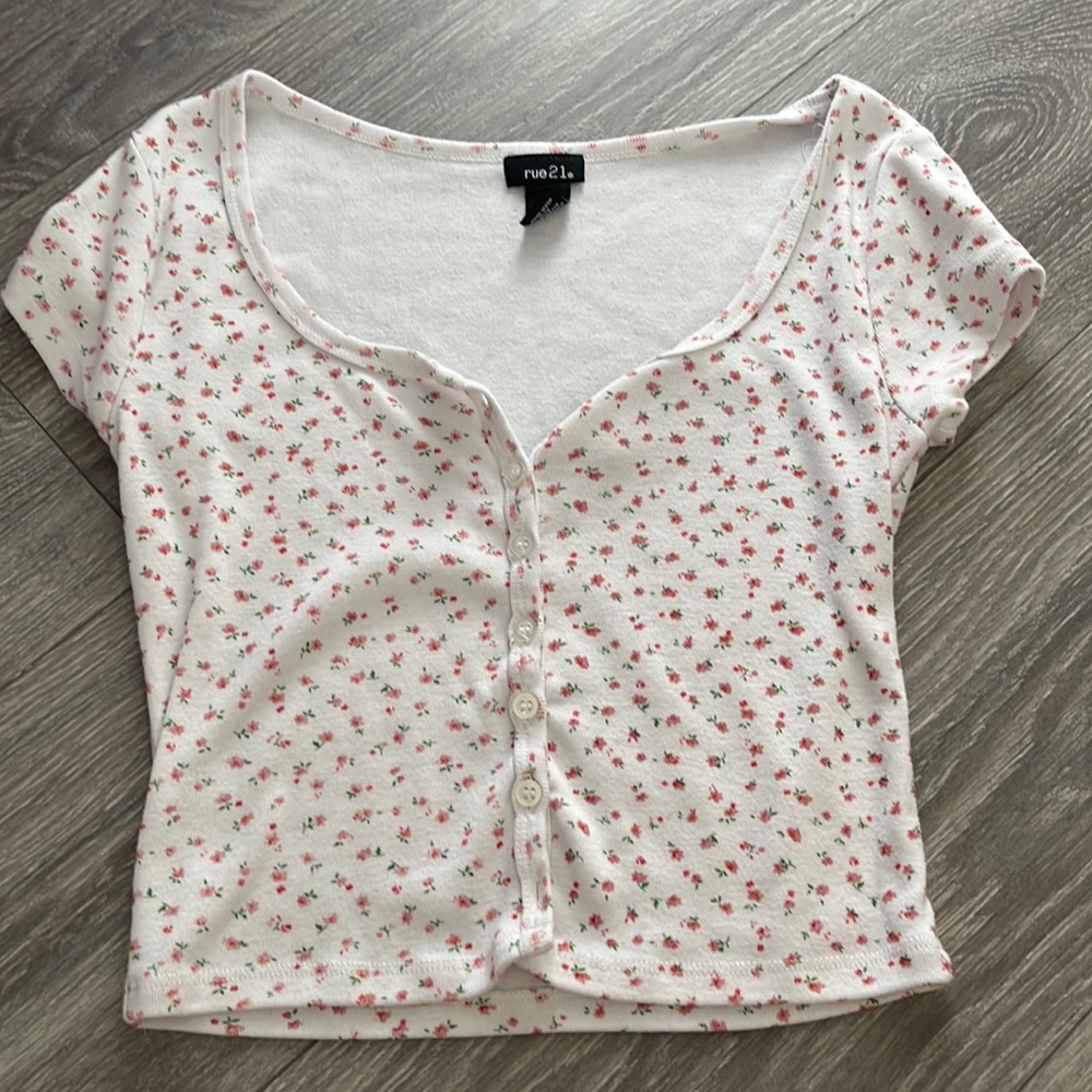 RUE21 flower top. Size XS.